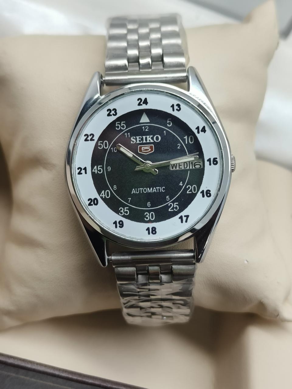 Vintage Seiko 5 Automatic Men\'s Wrist Watch, Day&Date Stainless steel band
