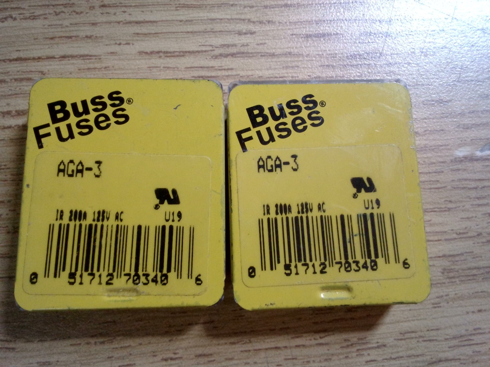 BUSS FUSES AGA 3 (Formerly 1AG) BUSSMAN LOT OF 10 fuses in 2 Vintage Tins BUSS FUSES AGA 3 (Formerly 1AG) BUSSMAN LOT OF 10 fuses in 2 Vintage Tins