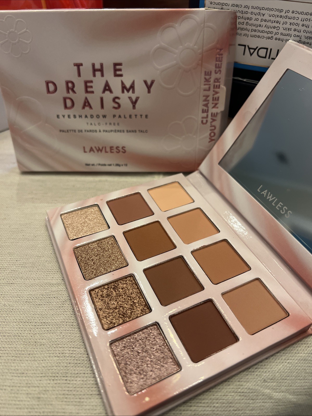 Lawless The Dreamy Daisy Talc-Free Eyeshadow Palette Matte/Shimmer Shortcake