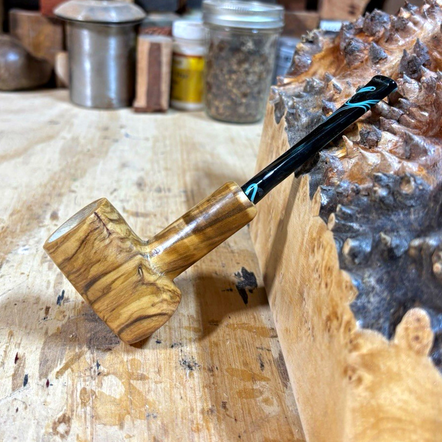 Olive wood Poker pipe with dark green ripple straight acrylic stem Olive wood Poker pipe with dark green ripple straight acrylic stem