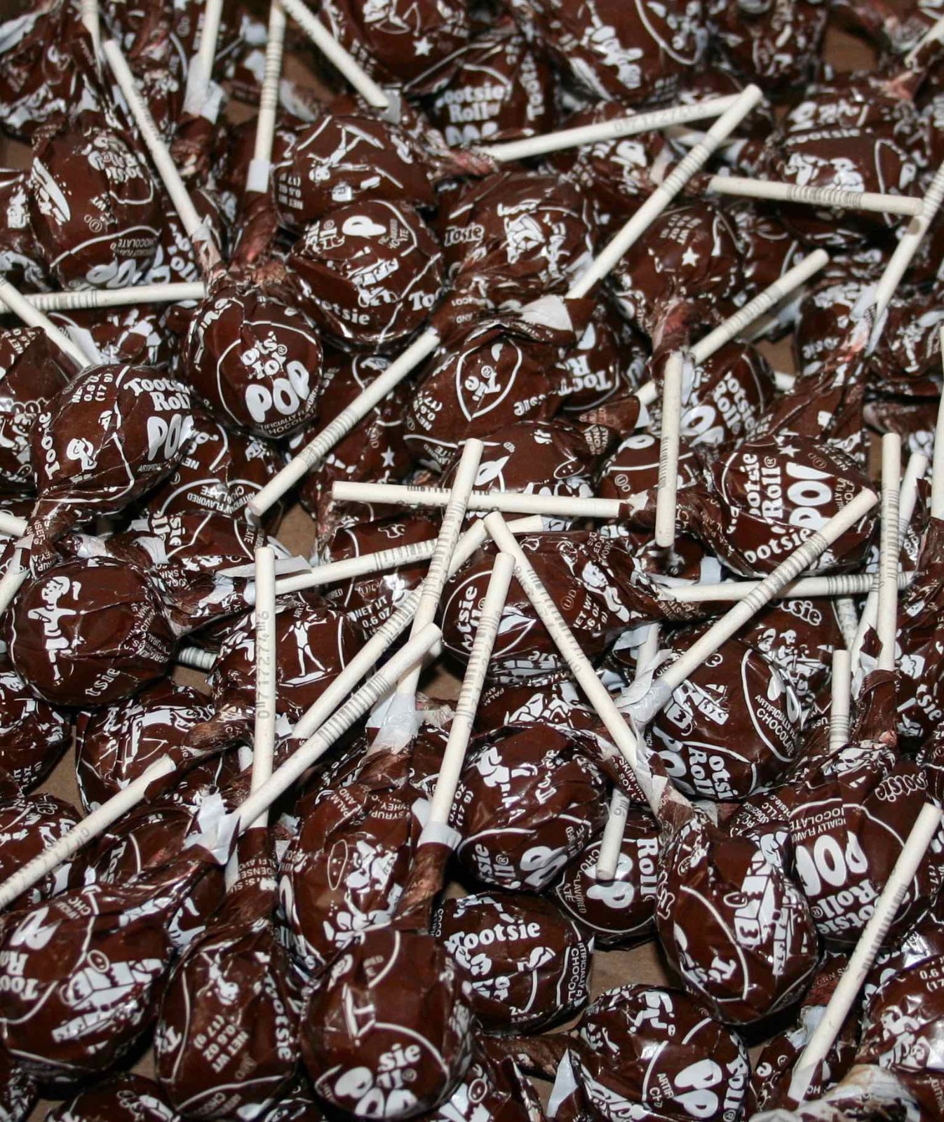 25X CHOCOLATE Tootsie Roll Pops flavor FRESH, ships in box 25X CHOCOLATE Tootsie Roll Pops flavor FRESH, ships in box
