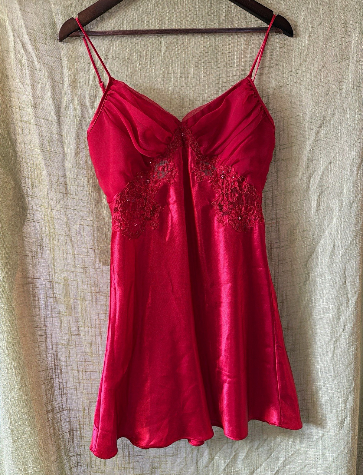 Victoria\'s Secret Red Satin Lace Chemise V-Neck Sleeveless M Adjustable Victoria\'s Secret Red Satin Lace Chemise V-Neck Sleeveless M Adjustable
