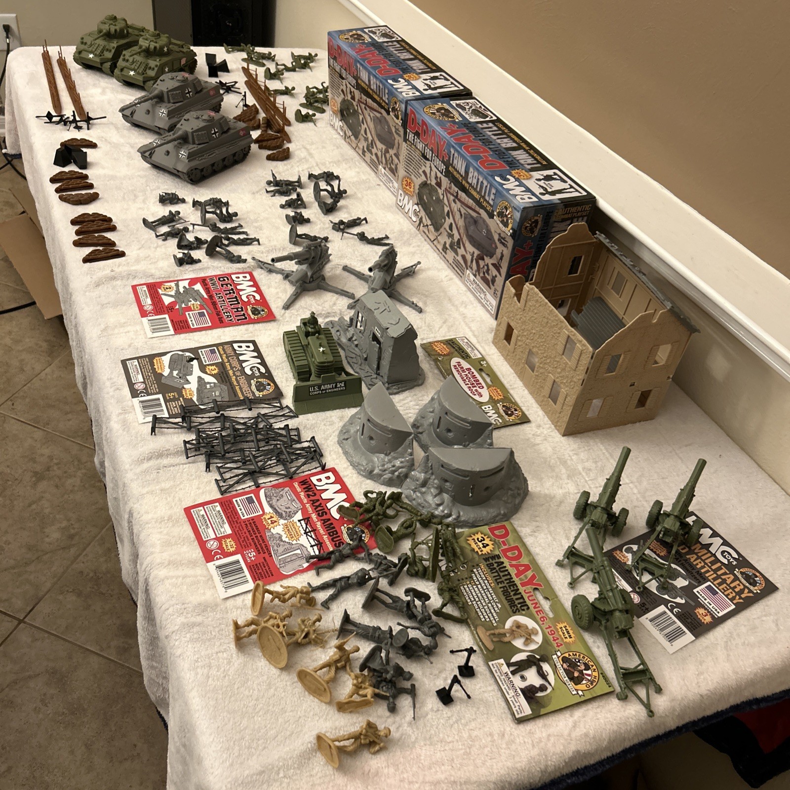 BMC D-Day Huge Lot Of Plastic Tanks, Soldiers, Artillery, Bunkers, Barricades