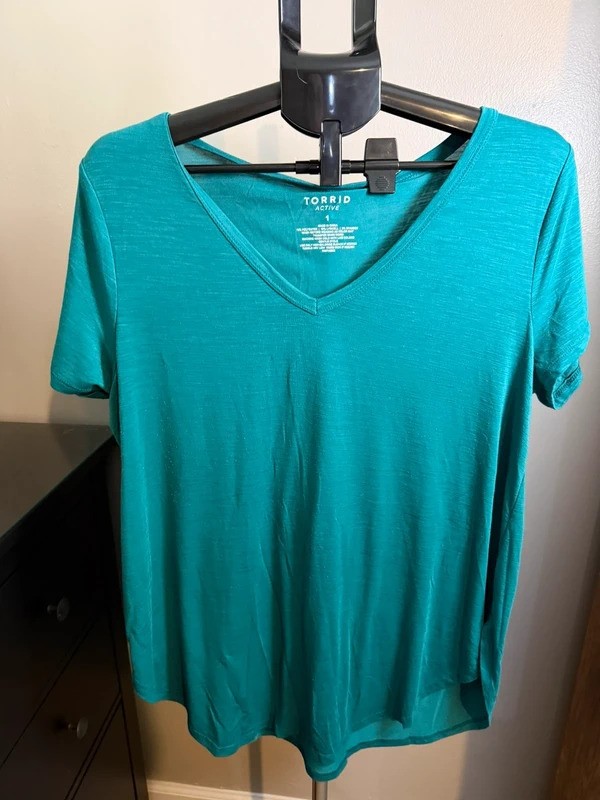 Torrid Active Teal V-Neck Performance T-Shirt Size 1 Torrid Active Teal V-Neck Performance T-Shirt Size 1