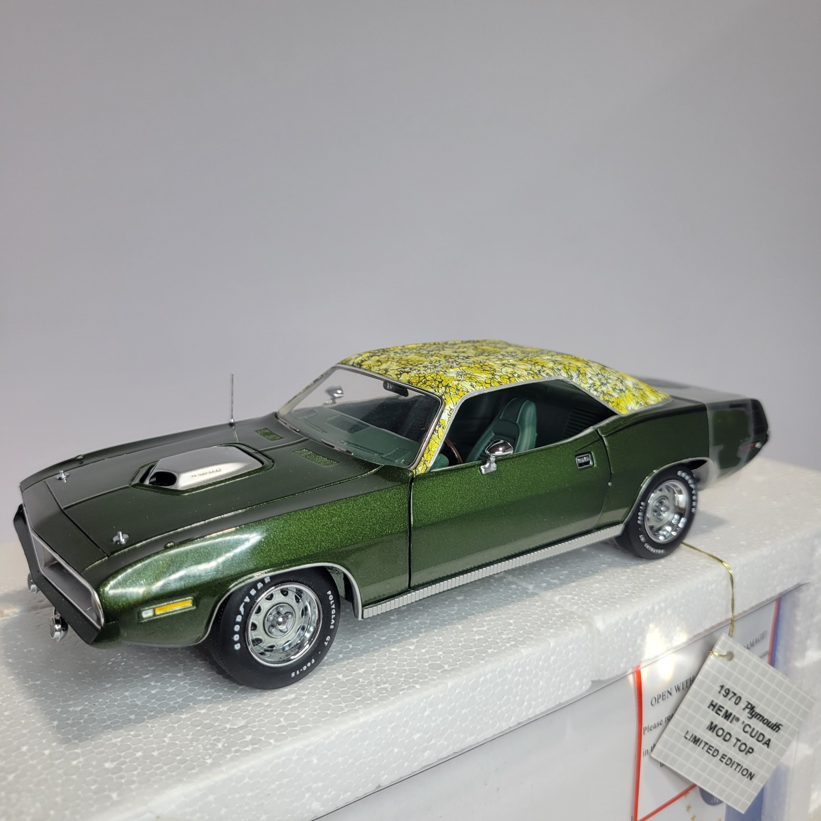 Franklin Mint 1970 Plymouth Hemi Cuda Flower Top Limited Edition 464 Of 1000 Franklin Mint 1970 Plymouth Hemi Cuda Flower Top Limited Edition 464 Of 1000