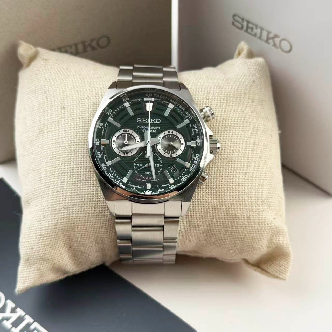 New Seiko SSB405 Essentials Men's Quartz Watch Green Dial Stainless Steel 41 mm New Seiko SSB405 Essentials Men's Quartz Watch Green Dial Stainless Steel 41 mm