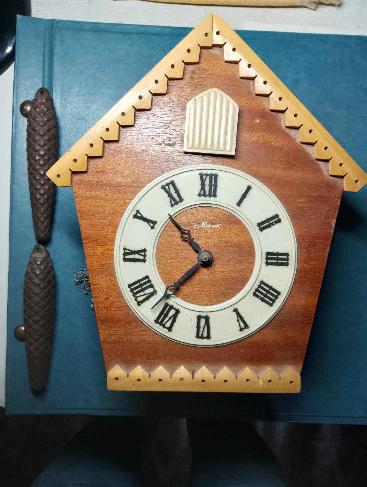 MAYAK MAJAK VINTAGE  BAKELITE CUCKOO CLOCK SOVIET USSR  WORKING