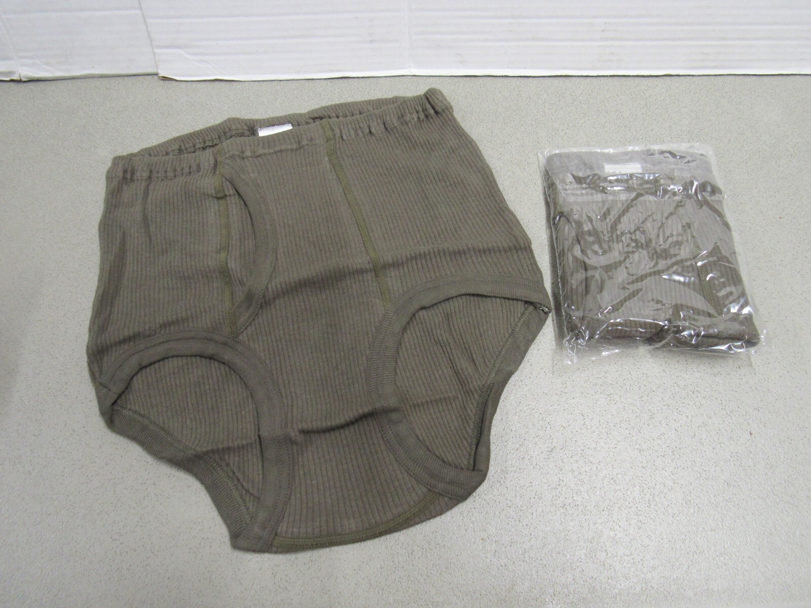 2 PAIRS Genuine Dutch Military GI Underwear Briefs Ribbed Mens Medium OD NOS 2 PAIRS Genuine Dutch Military GI Underwear Briefs Ribbed Mens Medium OD NOS