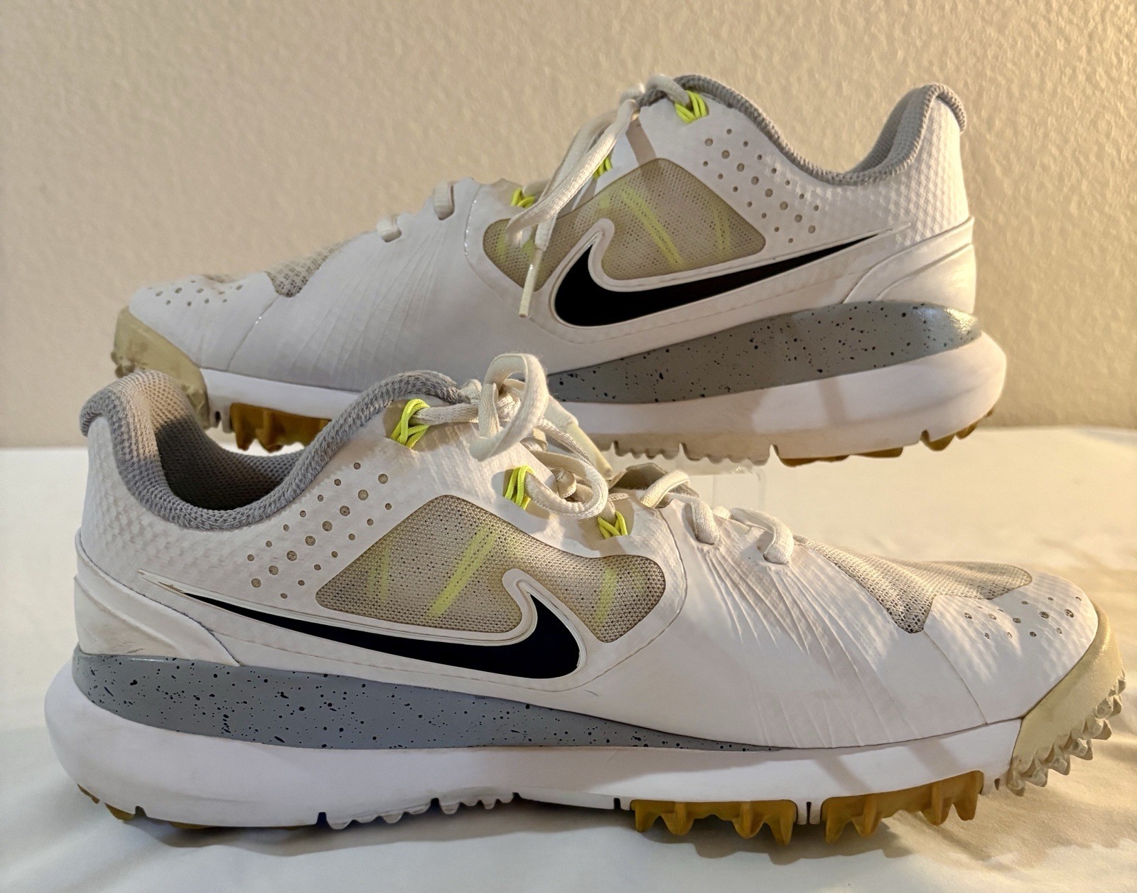 Nike Tiger Woods TW 2014 Volt 652627-100 Spikeless Golf Shoe Cleat Mens Size 9.5 Nike Tiger Woods TW 2014 Volt 652627-100 Spikeless Golf Shoe Cleat Mens Size 9.5