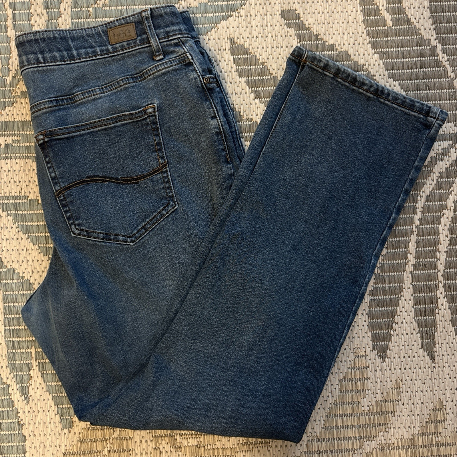Lee Women’s Flex Motion Straight-Leg Jeans Medium Wash Size 18