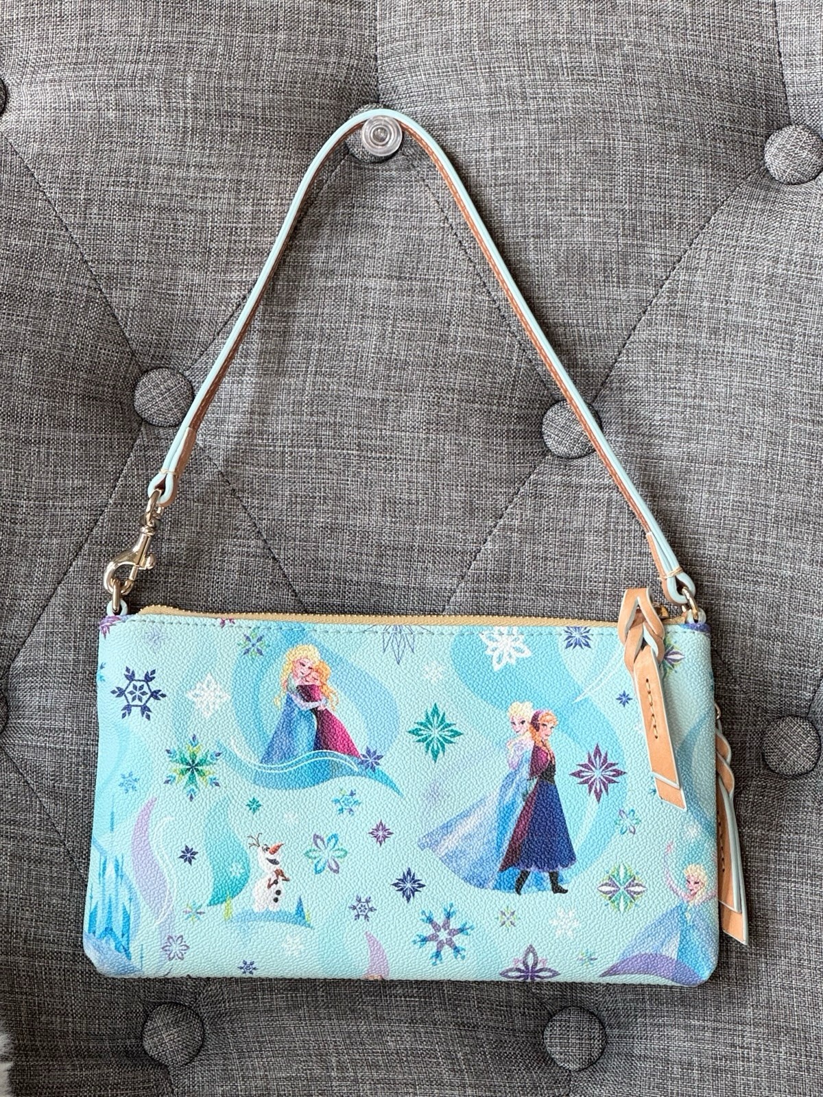 NWOT Rare Dooney & Bourke Disney Frozen Zip Pouch Wristlet Perfect Placement