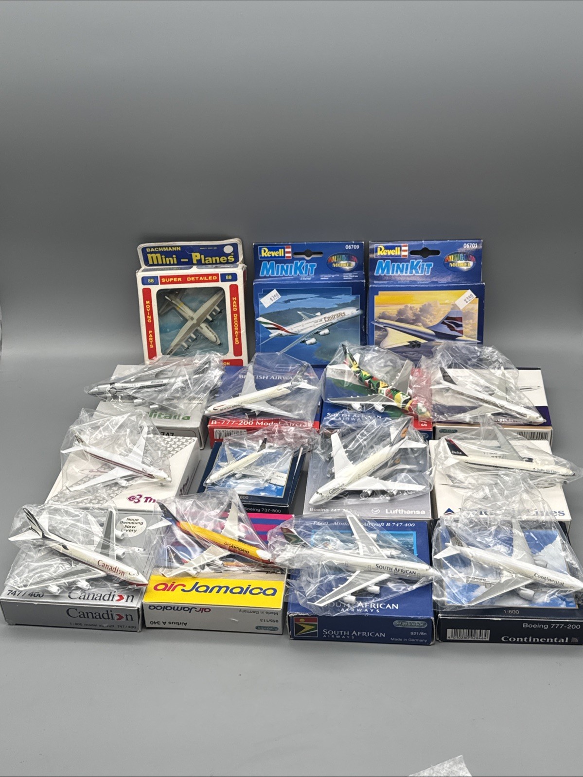 Vintage Commercial Airliner Model Kit & Diecast Miniature Collection Lot 15 Pcs