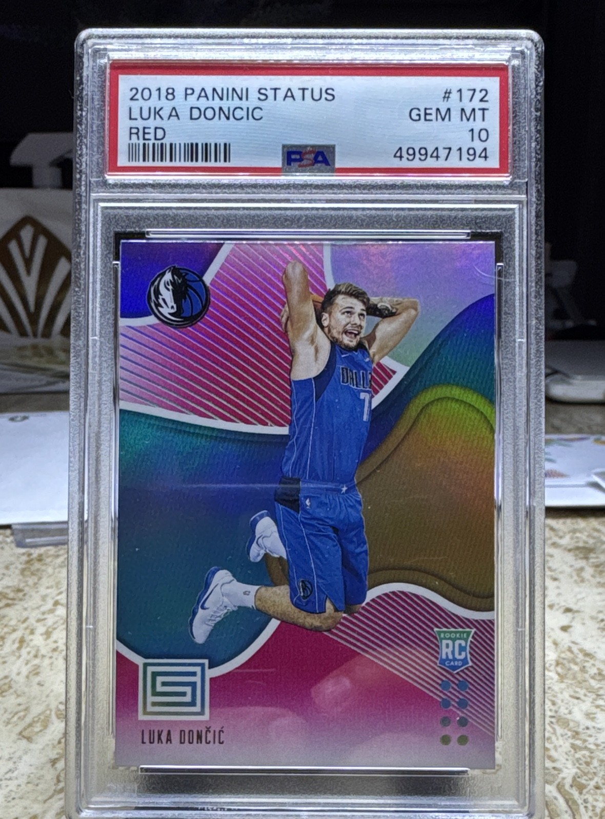 2018-19 Panini Status - Rookies 2 Luka Dončić #172 Red (RC) PSA 10 2018-19 Panini Status - Rookies 2 Luka Dončić #172 Red (RC) PSA 10
