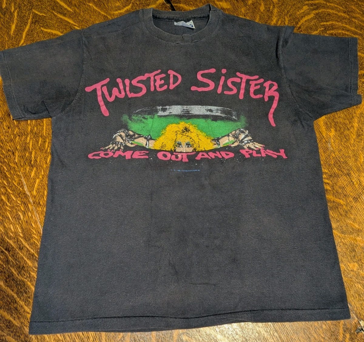 Vintage 1986 Twisted Sister Come Out and Play Tour T-Shirt Vintage 1986 Twisted Sister Come Out and Play Tour T-Shirt