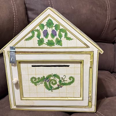 Vintage wooden grape motif key or letter box. Great for the office 15x16” Vintage wooden grape motif key or letter box. Great for the office 15x16”