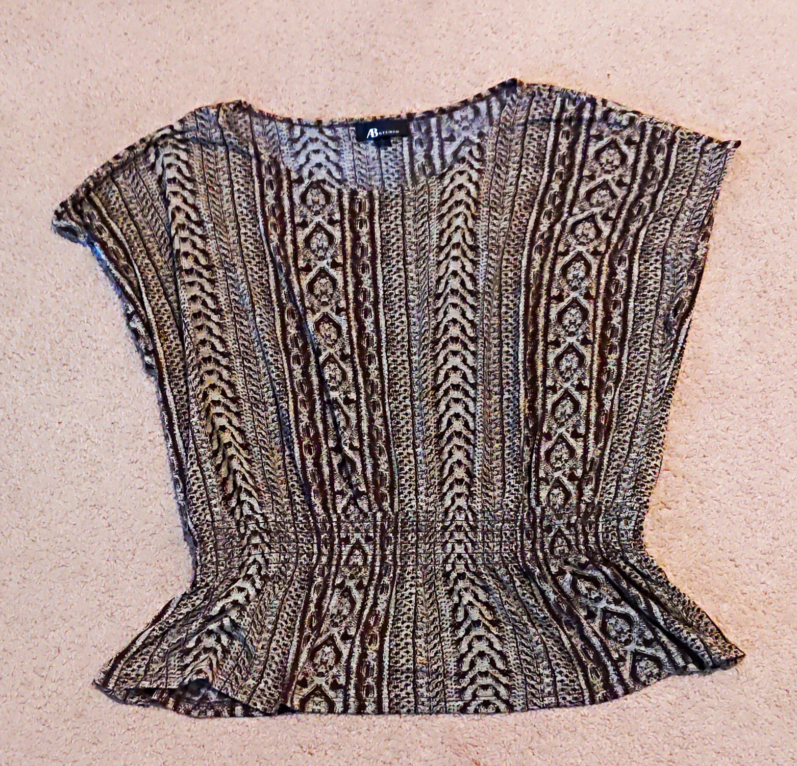 AB Studio Women’s Brown/Beige Geometric Knit Stretch Blouse Size L AB Studio Women’s Brown/Beige Geometric Knit Stretch Blouse Size L