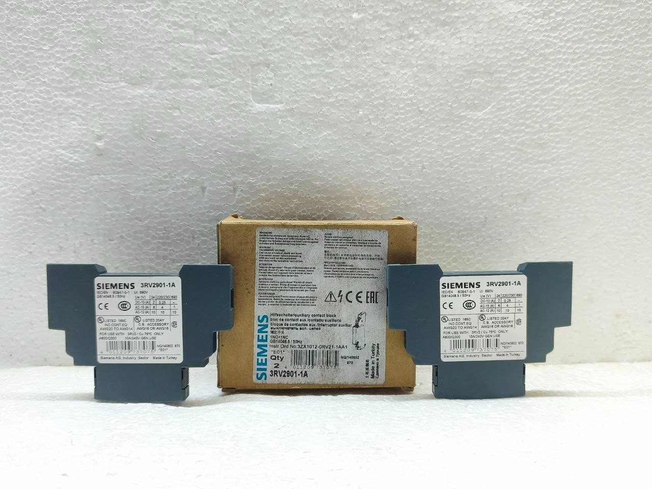 Set of 2x Siemens SIRIUS 3RV2901-1A lateral auxiliary switch 1NO + 1NC