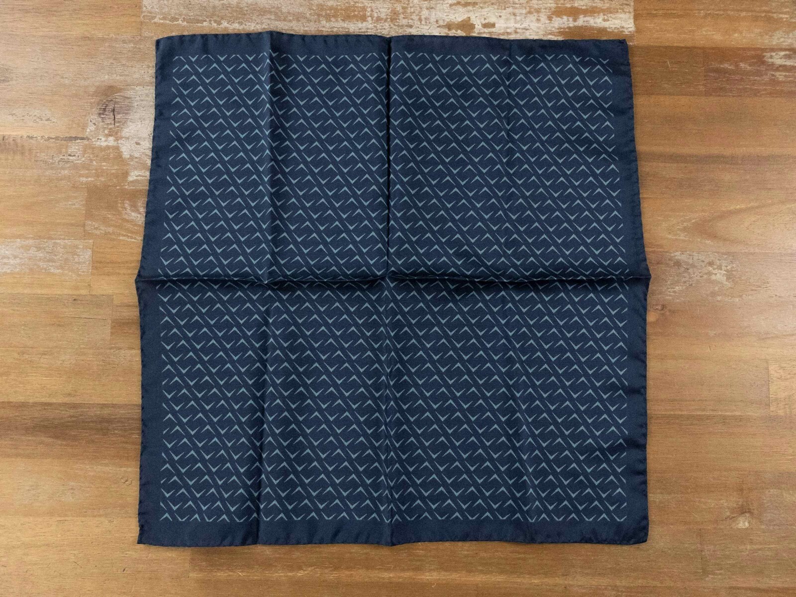 (NO CUSTOMS TAX) LANVIN navy blue geometric chevron print silk pocket square (NO CUSTOMS TAX) LANVIN navy blue geometric chevron print silk pocket square