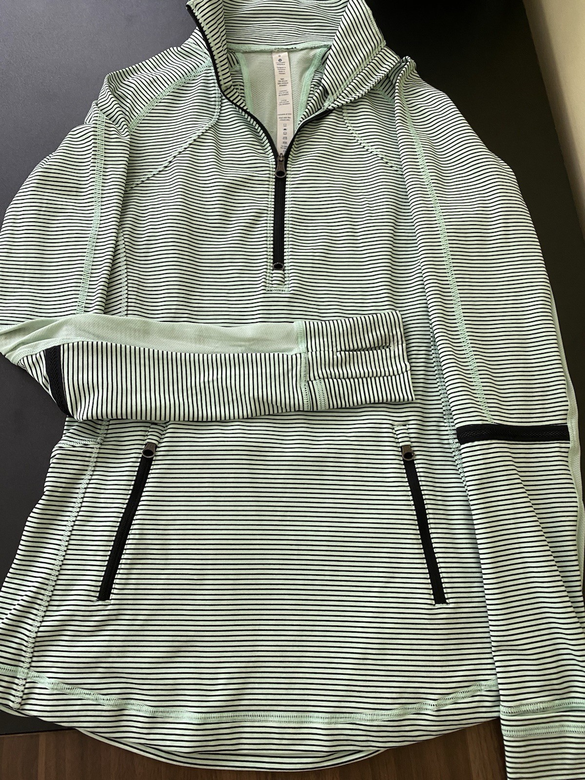 ⭐️NWOT🧩Lululemon🧩Race With Grace 1/2 Zip Top Size 6🧩Stripe Green Teal ⭐️NWOT🧩Lululemon🧩Race With Grace 1/2 Zip Top Size 6🧩Stripe Green Teal