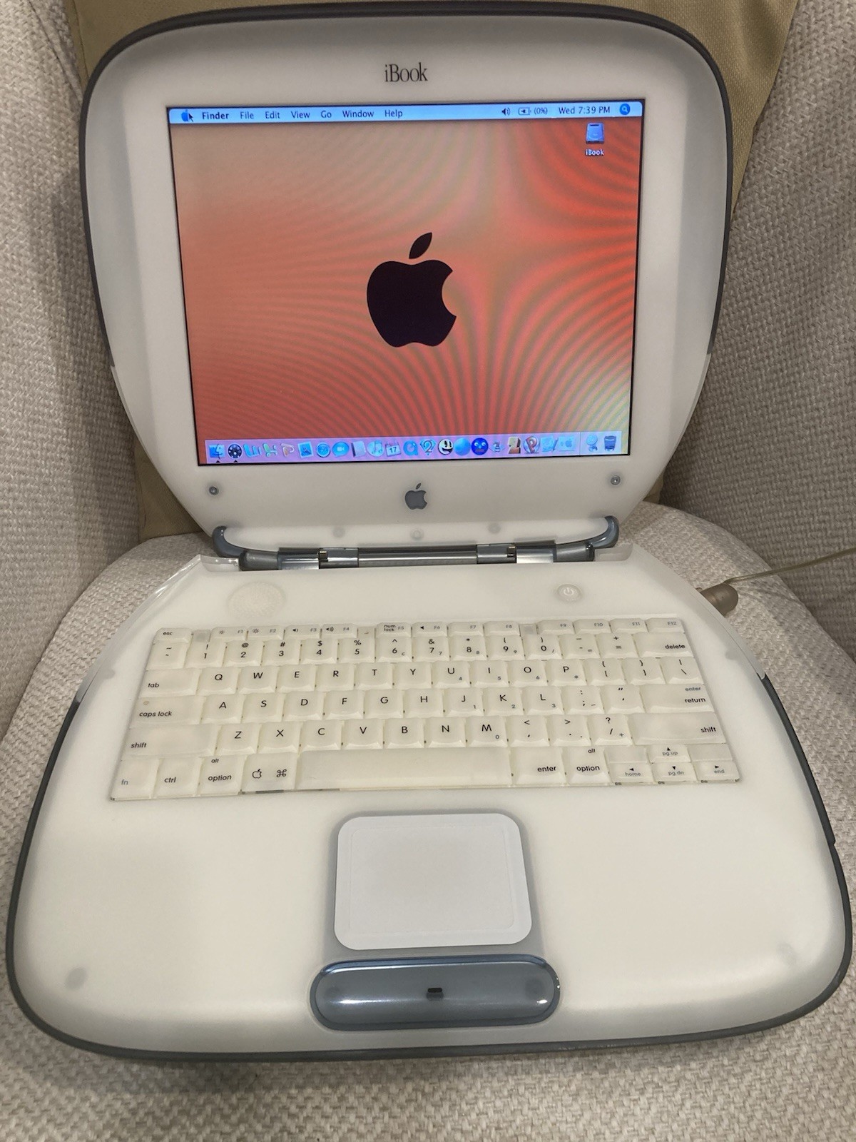 Vintage Apple iBook Clamshell Graphite 466MHz 60GB HD 128 Ram OS 9 & 10