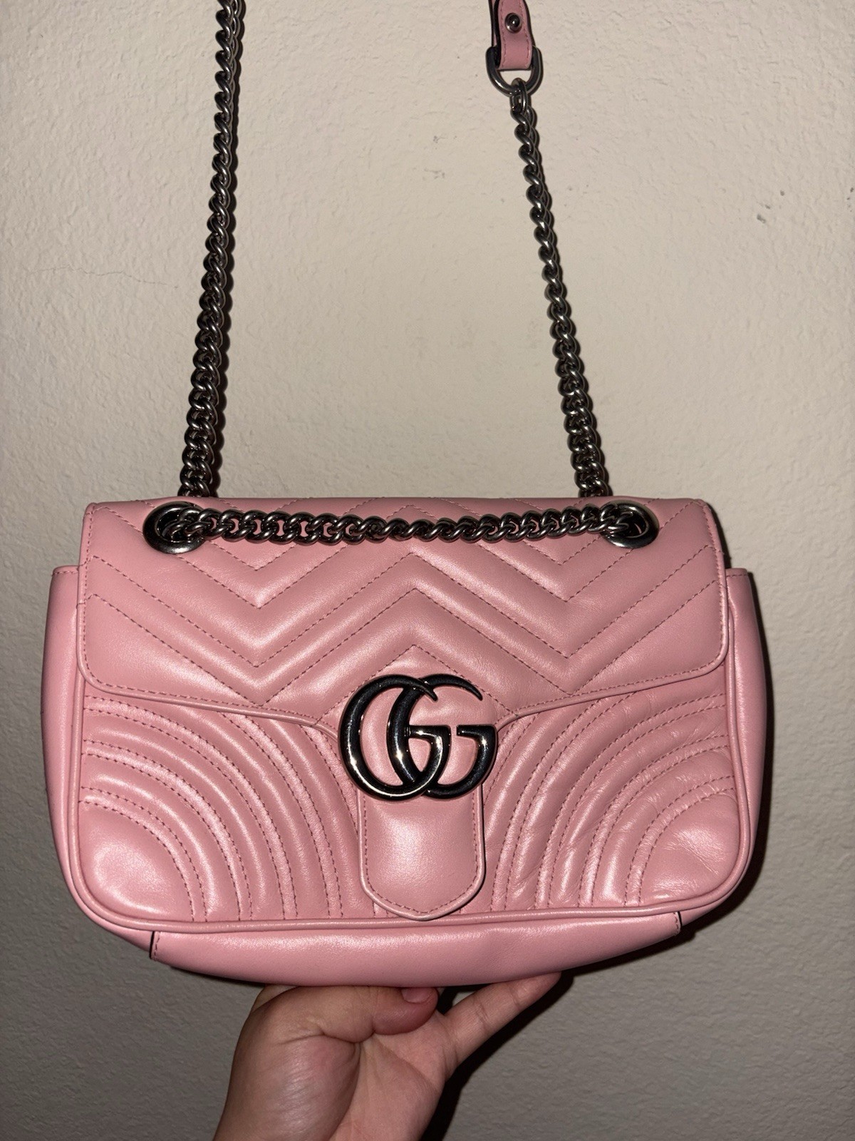 Gucci GG Logo Pink Quilted Flap Shoulder Bag Small Chain Adjustable Strap Gucci GG Logo Pink Quilted Flap Shoulder Bag Small Chain Adjustable Strap