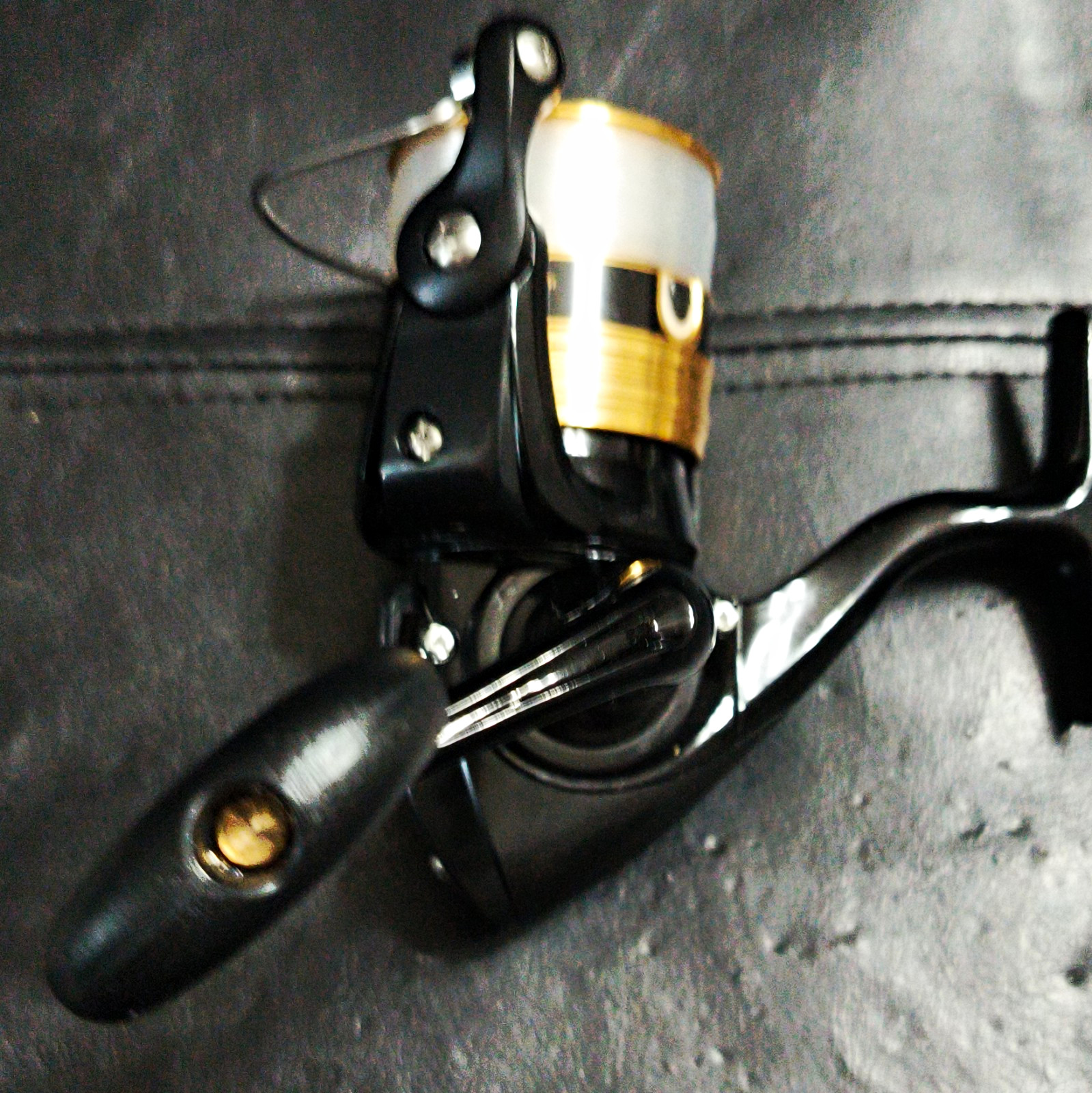 Daiwa Shock 2500B Spinning Reel Right Hand 5.3:1 4BB Front Drag Pre-Spooled Daiwa Shock 2500B Spinning Reel Right Hand 5.3:1 4BB Front Drag Pre-Spooled