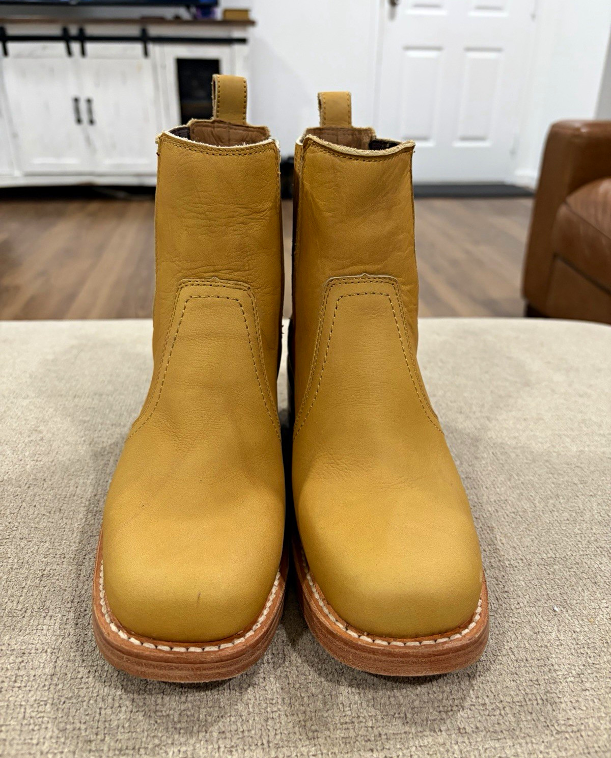 EUC FRYE Women’s Leather Campus Chelsea Ankle Boots - Size 7.5 (BANANA YELLOW) EUC FRYE Women’s Leather Campus Chelsea Ankle Boots - Size 7.5 (BANANA YELLOW)