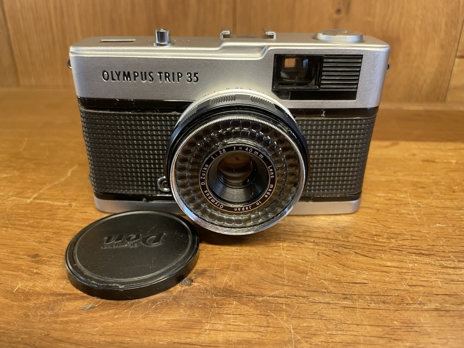 *Red Flag OK : Near Mint ++* Olympus Trip 35 Point & Shoot 35mm Film Camera /JPN