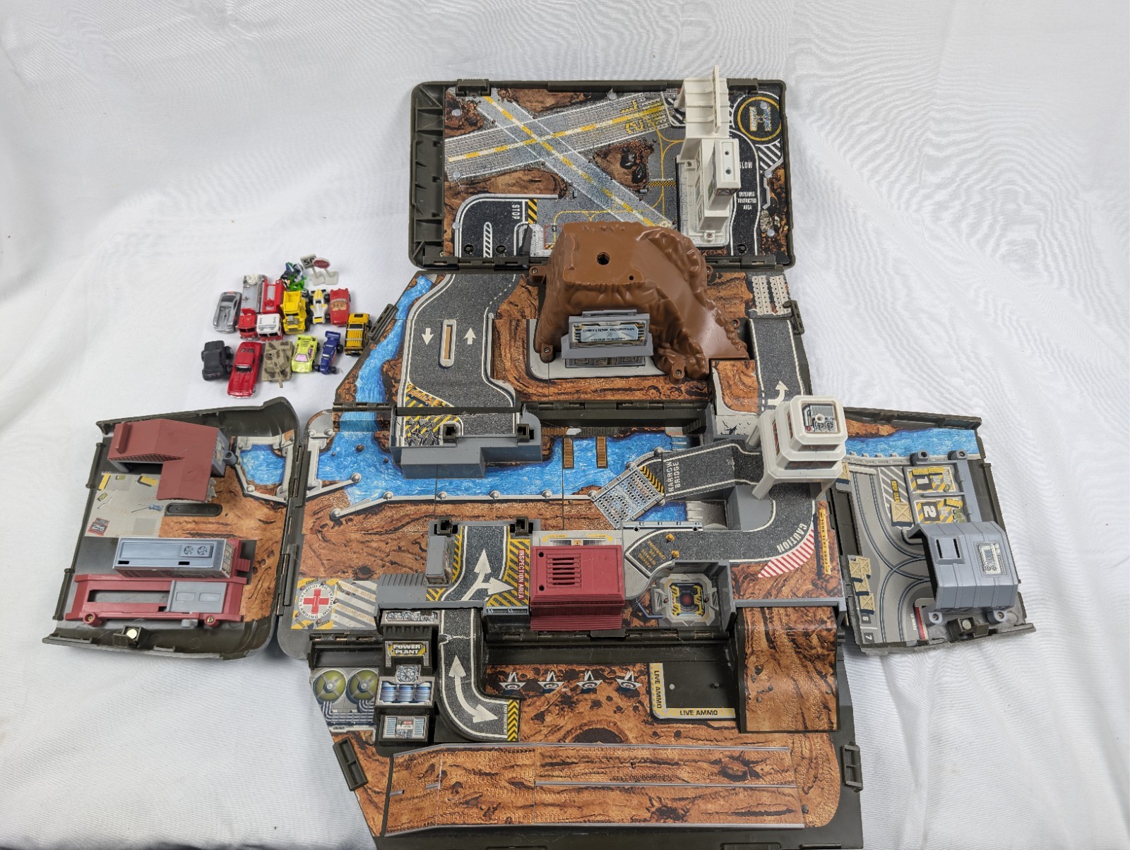 Vintage 1991 Galoob Micro Machines Military Combat Carrier Van Playset...