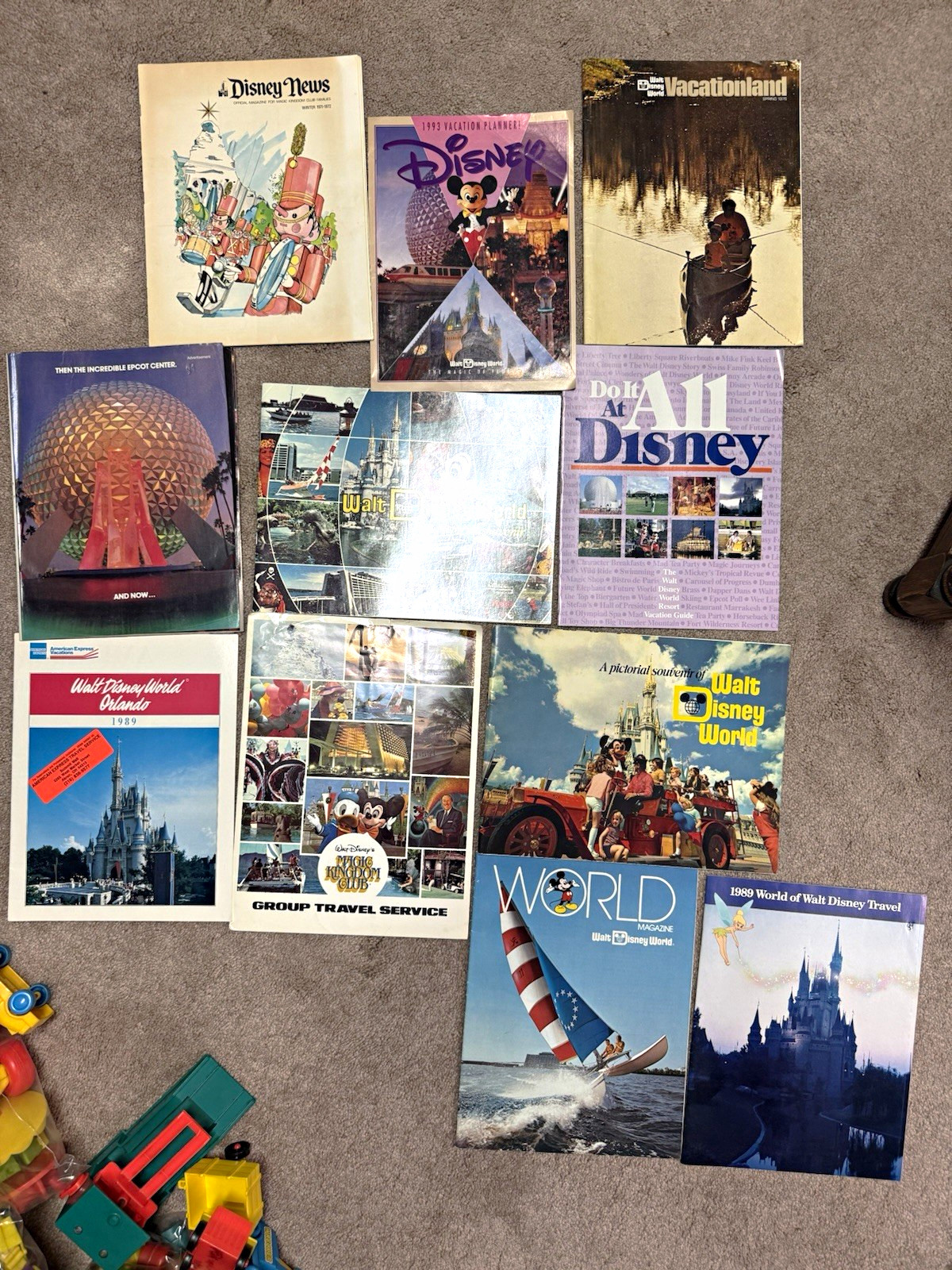 11 Pc Vintage Walt Disney World Ephemera Lot 1970s-1993 Guides Magazines