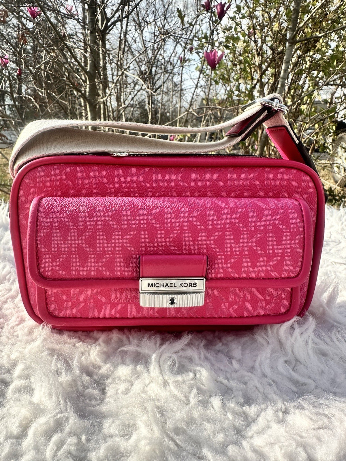 AUTHENTIC Michael Kors Pocket crossbody dragonfruit mk logo leather NWT AUTHENTIC Michael Kors Pocket crossbody dragonfruit mk logo leather NWT