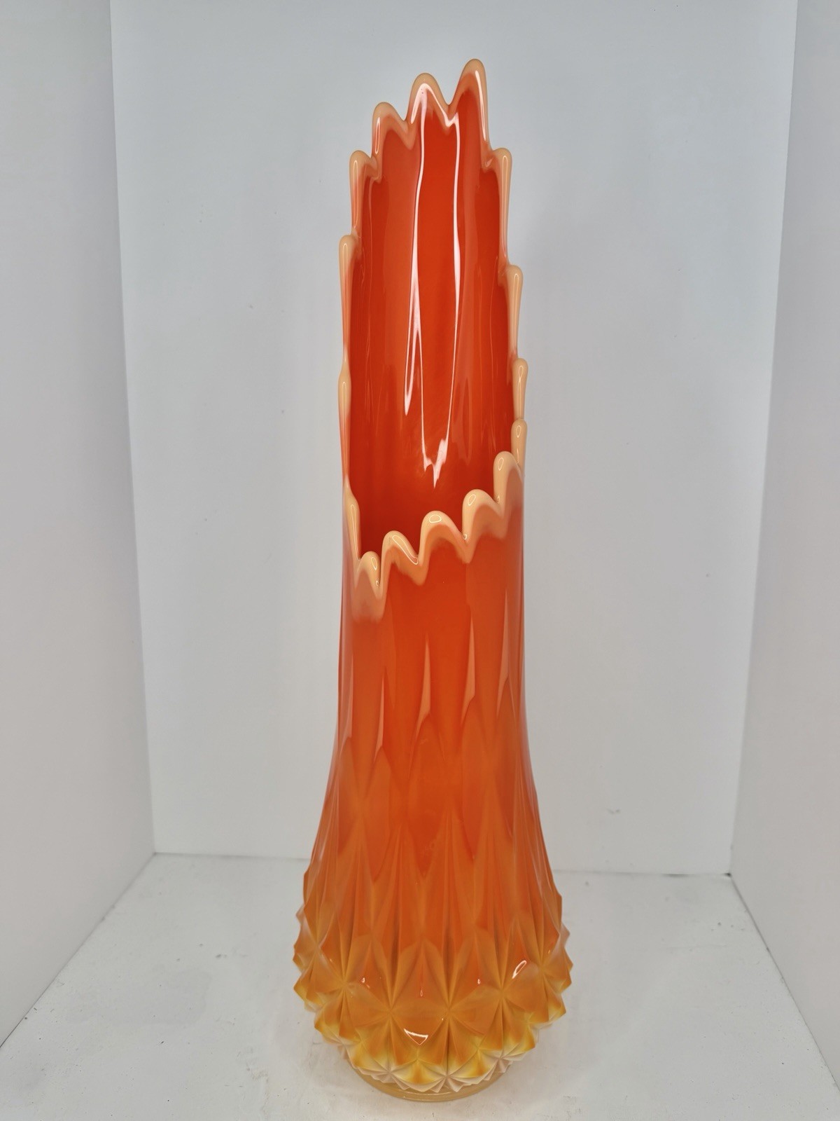 HTF VINTAGE MCM L.E. SMITH 22.75” BITTERSWEET DIAMOND BUTT SWUNG VASE HTF VINTAGE MCM L.E. SMITH 22.75” BITTERSWEET DIAMOND BUTT SWUNG VASE