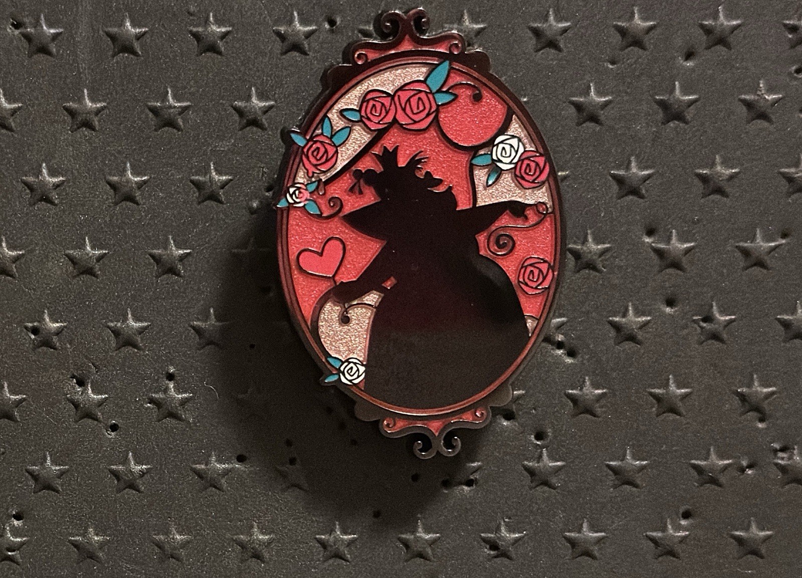 Disney Alice In Wonderland Silhouette Blind Enamel Pin New-Queen Of Hearts Disney Alice In Wonderland Silhouette Blind Enamel Pin New-Queen Of Hearts
