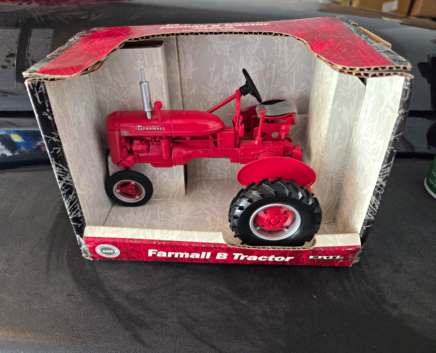 ERTL McCormick Farmall B Tractor 1:16 Diecast Steering Mechanism w/ Box