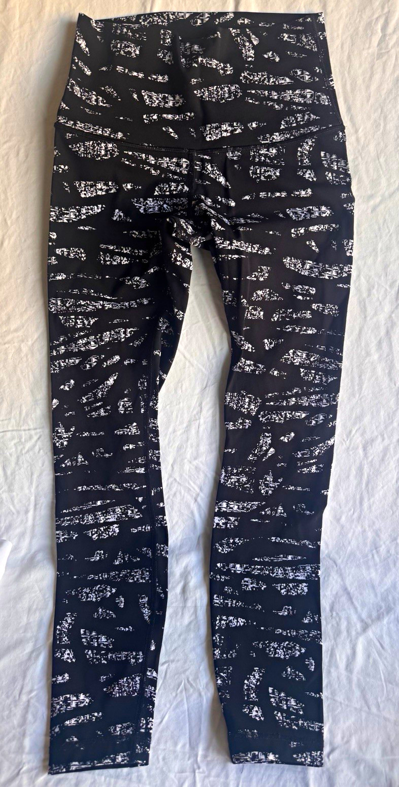 lululemon athletica Women’s Size 4 Mid Rise Ankle Leggings Abstract Logo lululemon athletica Women’s Size 4 Mid Rise Ankle Leggings Abstract Logo