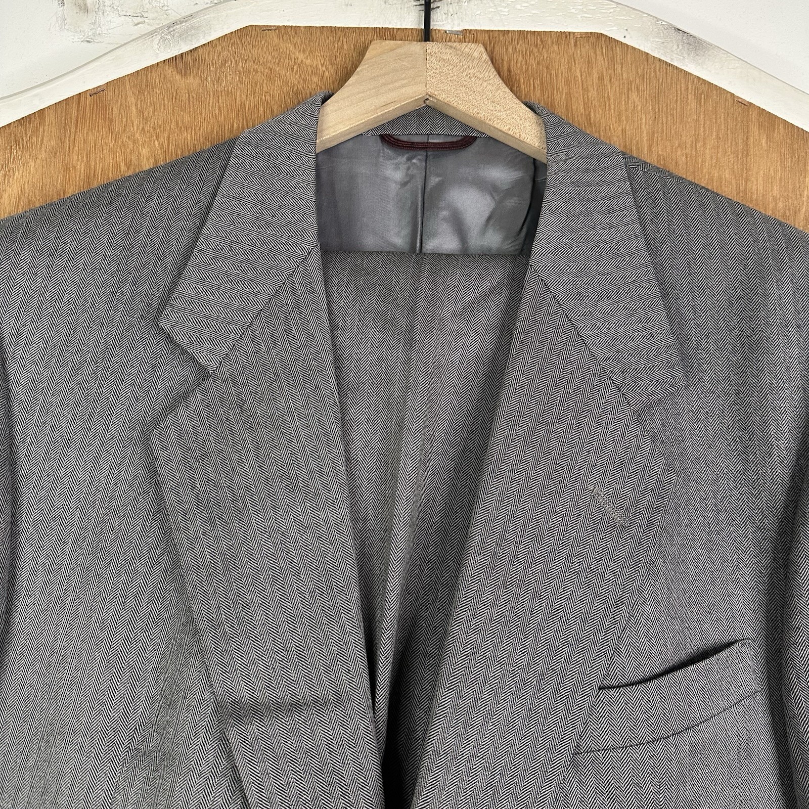 VTG Hart Schaffner Marx Suit Mens 44S Gray Herringbone 2 Button Worsted Wool VTG Hart Schaffner Marx Suit Mens 44S Gray Herringbone 2 Button Worsted Wool