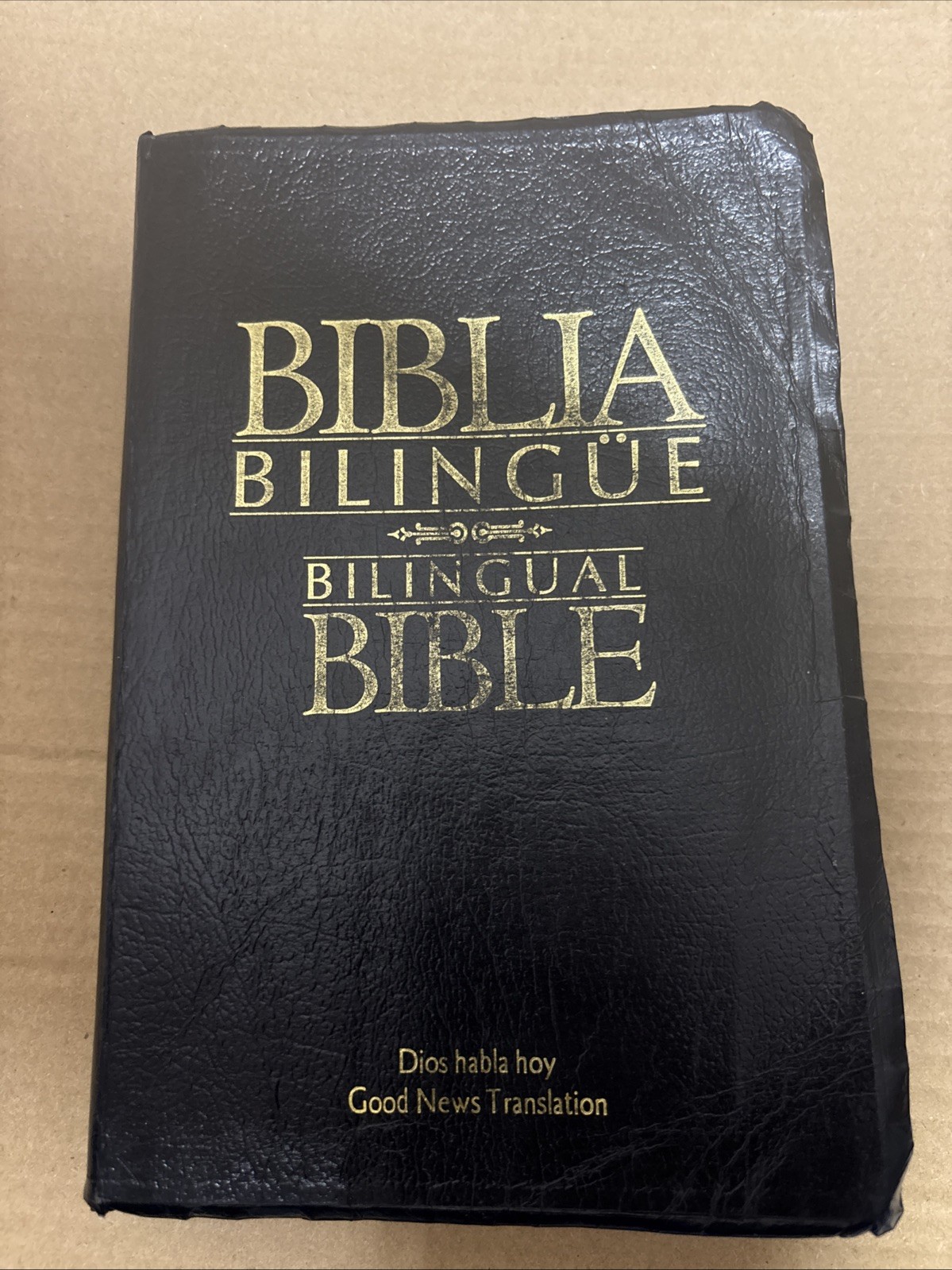 BIBLIA BILINGUE Black Leather Bilingual Bible Spanish English Good News