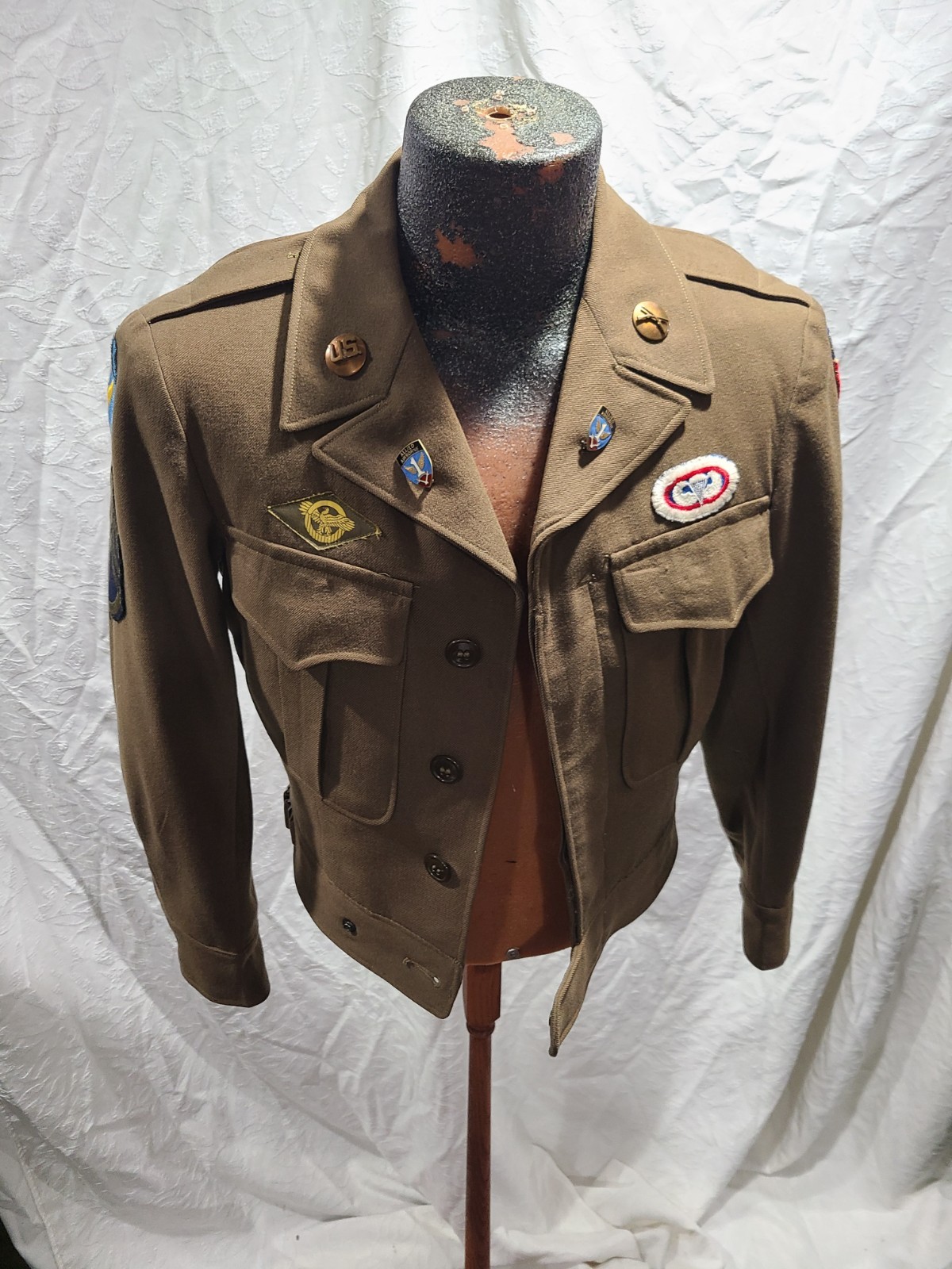 WWII US ARMY IKE JACKET – 82nd AIRBORNE & ALLIED AIRBORNE PATCHES , DUI\'S, OVAL WWII US ARMY IKE JACKET – 82nd AIRBORNE & ALLIED AIRBORNE PATCHES , DUI\'S, OVAL
