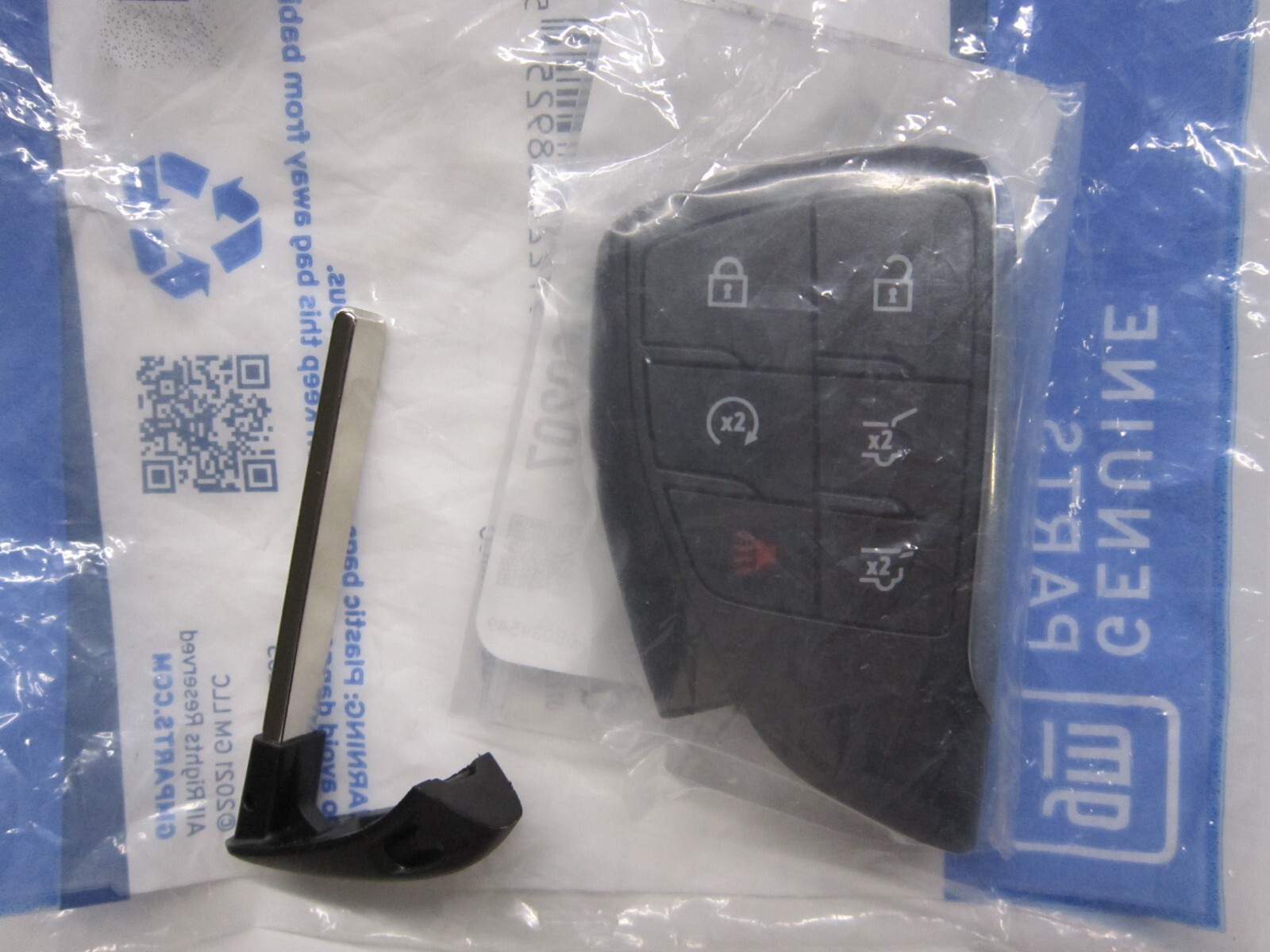 NEW OEM 2021-2025 CHEVY TAHOE KEYLESS REMOTE SMART KEY FOB ALARM 13560207 / 6 BT NEW OEM 2021-2025 CHEVY TAHOE KEYLESS REMOTE SMART KEY FOB ALARM 13560207 / 6 BT