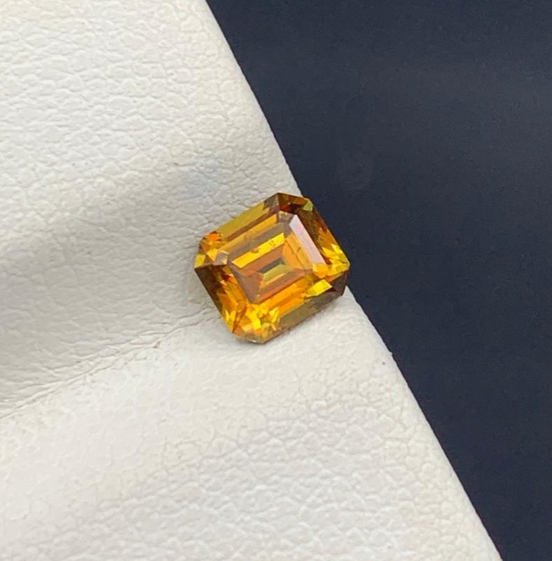 0.85 CT Natural Golden Yellow Fiery Sphene - Rare Gemstone from Pakistan