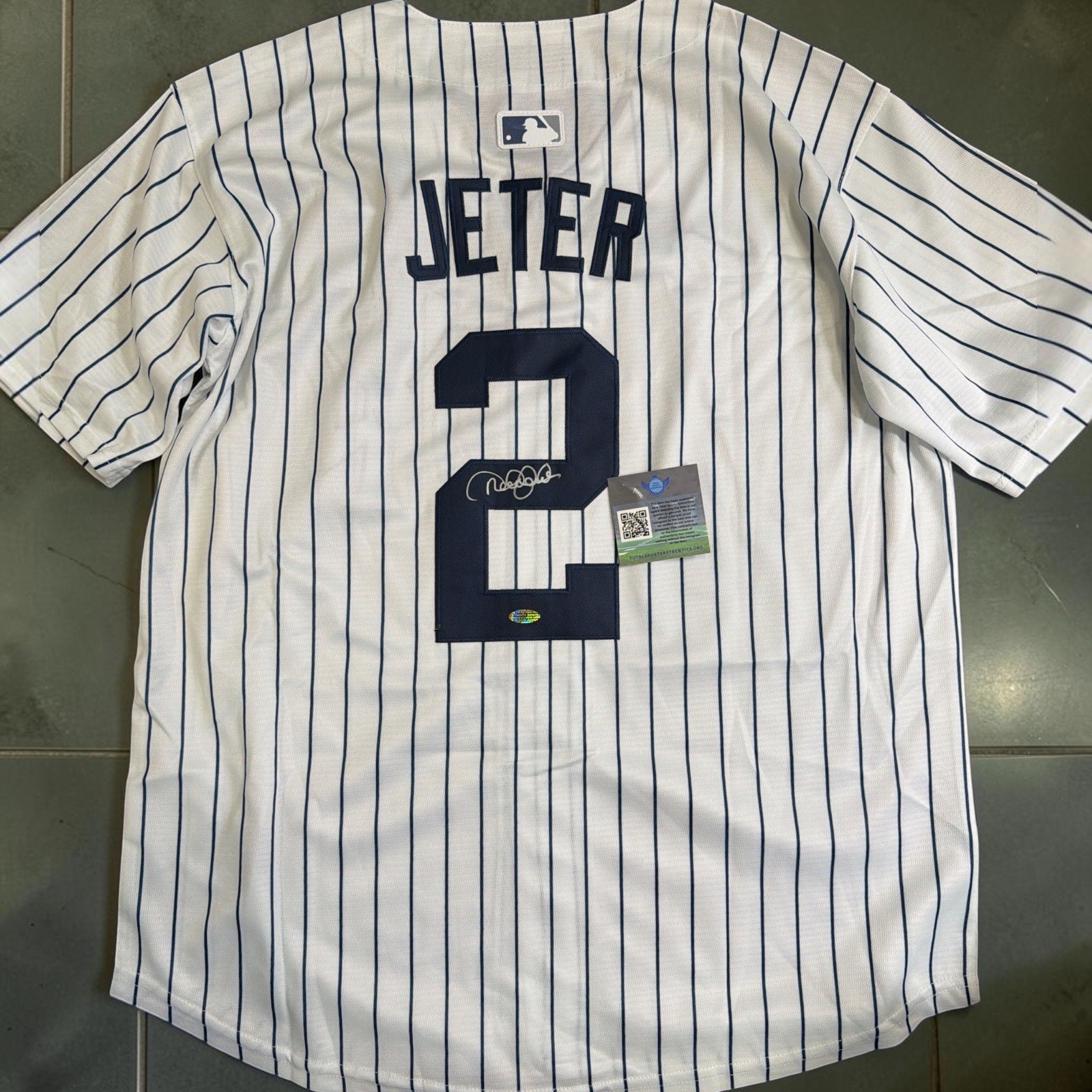 Derek Jeter Signed Jersey New York Yankees Pinstripe Autographed #2 COA Derek Jeter Signed Jersey New York Yankees Pinstripe Autographed #2 COA
