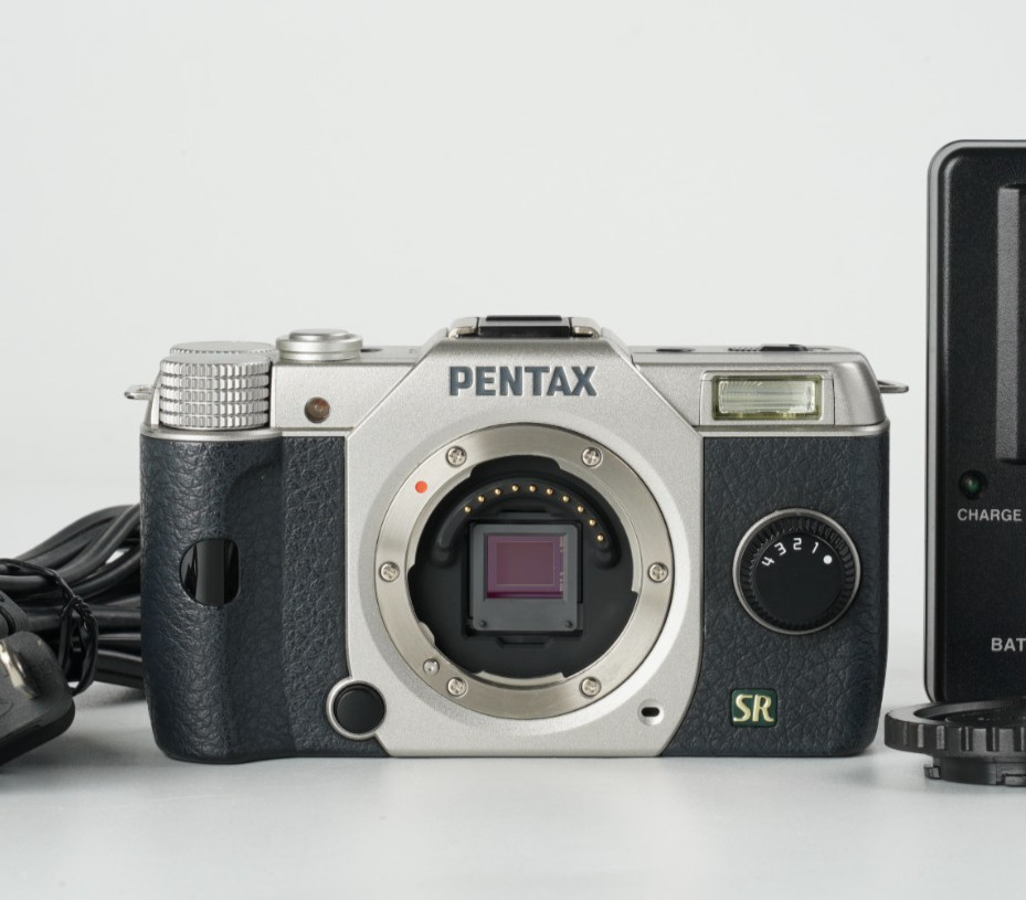 [Exc+++] Pentax Q7 Digital Camera Silver Shuttercount 6030 #5111A