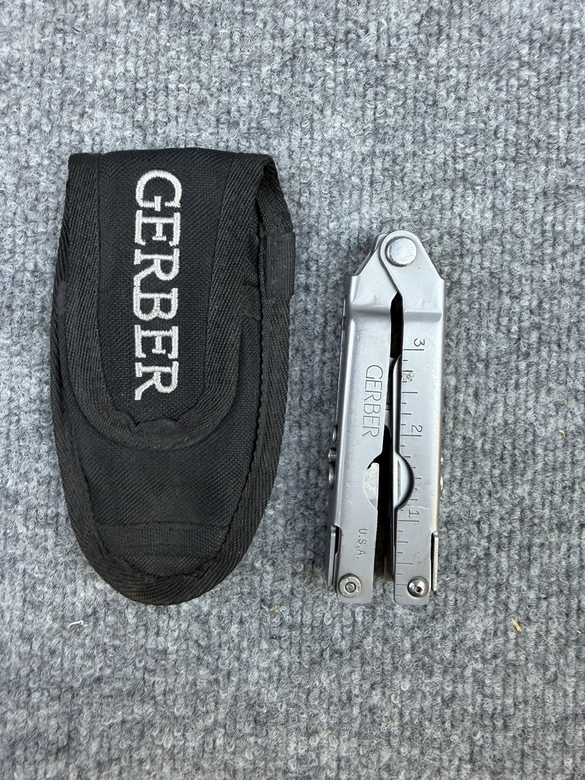 Vintage 90’s Gerber MP600 Multi-Plier Blunt Nose Multitool USA Made One-Hand Vintage 90’s Gerber MP600 Multi-Plier Blunt Nose Multitool USA Made One-Hand