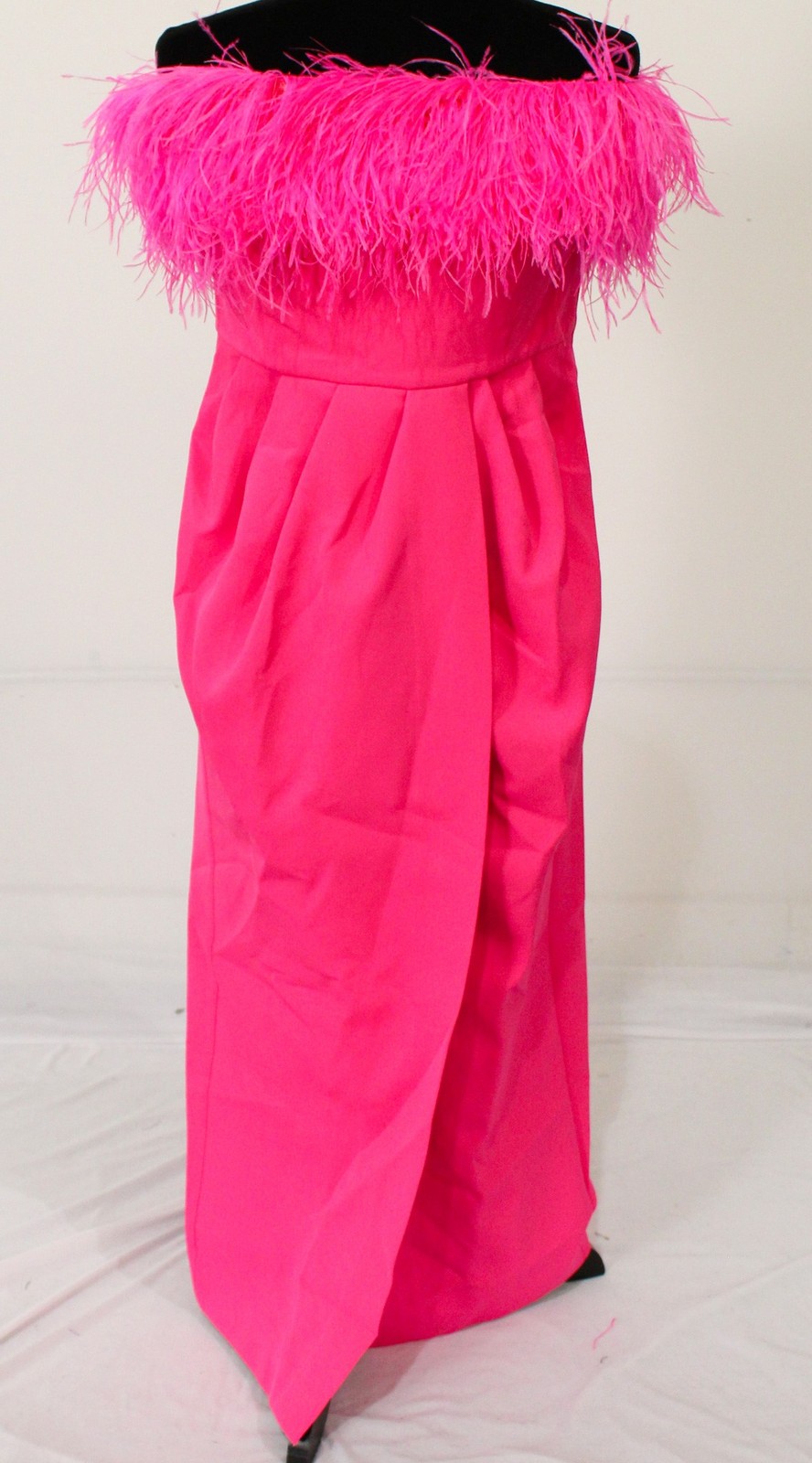 The Label By Xela And Vic Women\'s Jaus Feather Trim Slit Dress MP7 Hot Pink XL The Label By Xela And Vic Women\'s Jaus Feather Trim Slit Dress MP7 Hot Pink XL
