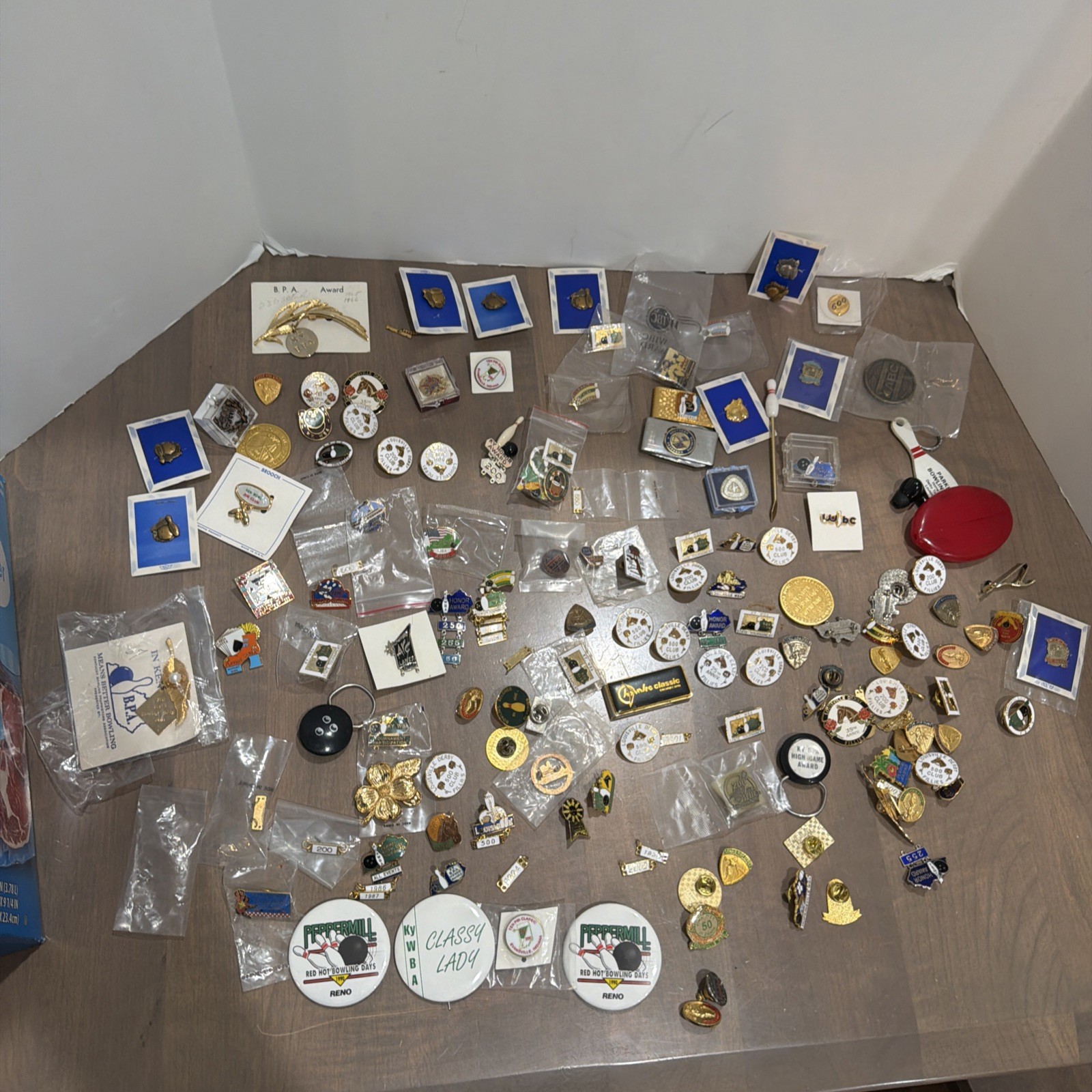 Huge Lot Of Bowling Lapel Hat Pins 600 club 200 game collector pins Wibc Huge Lot Of Bowling Lapel Hat Pins 600 club 200 game collector pins Wibc