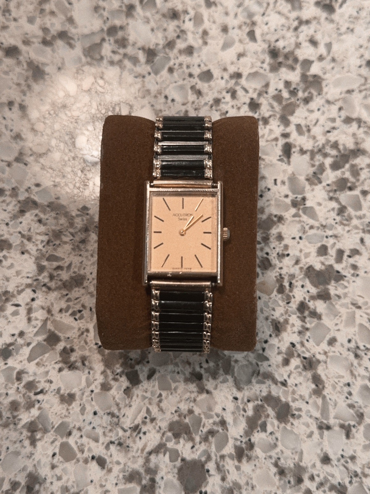 Vintage Bulova Accutron Quartz 7269 Tank Men Watch Gold Dial Speidel Band Vintage Bulova Accutron Quartz 7269 Tank Men Watch Gold Dial Speidel Band