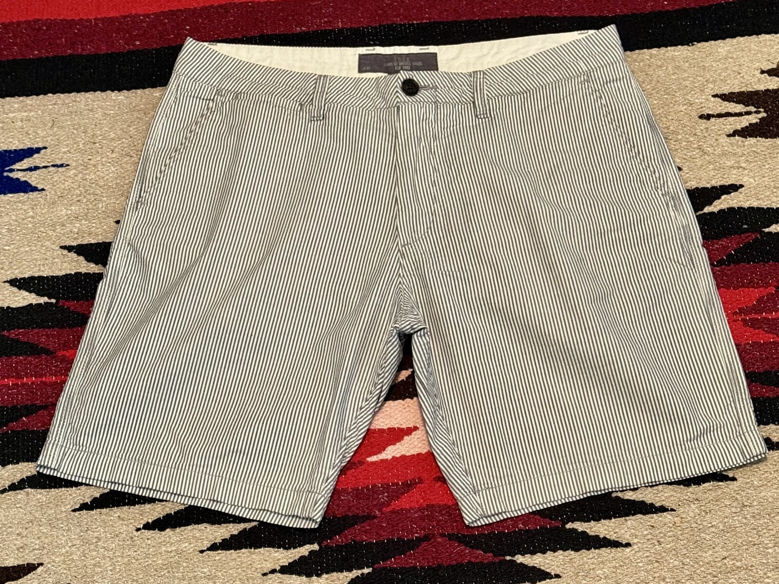 H&M L.O.G.G Seersucker Shorts Men\'s 36x8 White & Gray Stripe Preppy H&M L.O.G.G Seersucker Shorts Men\'s 36x8 White & Gray Stripe Preppy