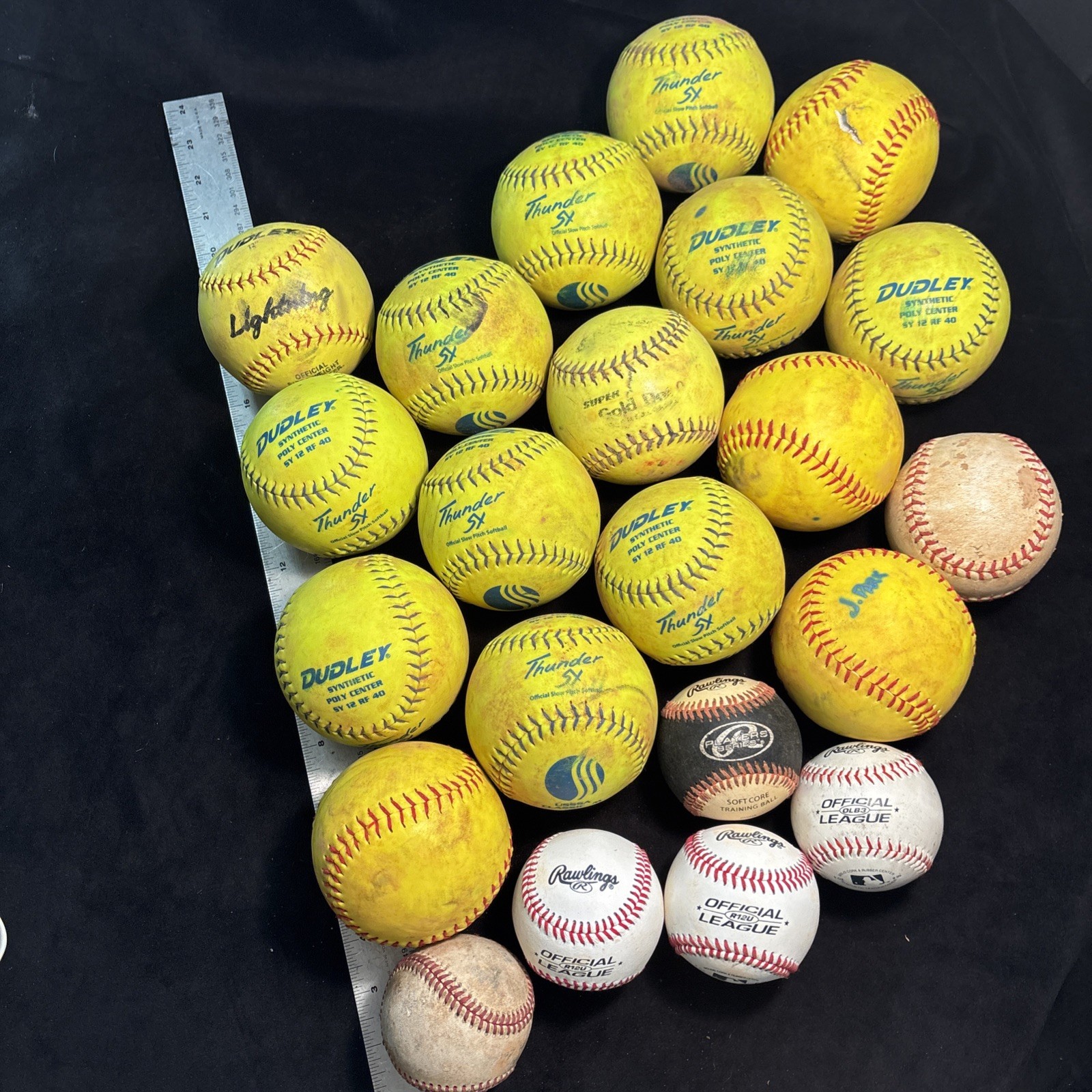 Lot 22 Softballs & Baseballs Dudley Thunder 5x Official Slow Pitch Good Used Con Lot 22 Softballs & Baseballs Dudley Thunder 5x Official Slow Pitch Good Used Con