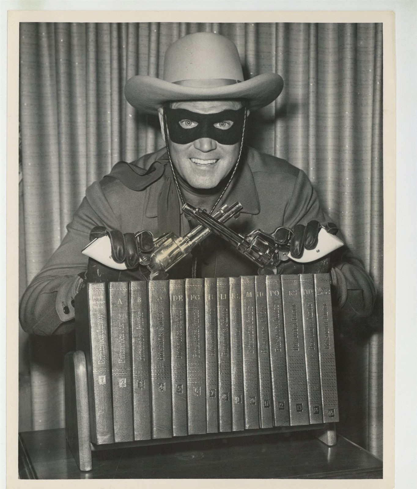 Lone Ranger 1950 Clayton Moore Portrait Western Guns 8x10 Promo Photo J14750 Lone Ranger 1950 Clayton Moore Portrait Western Guns 8x10 Promo Photo J14750