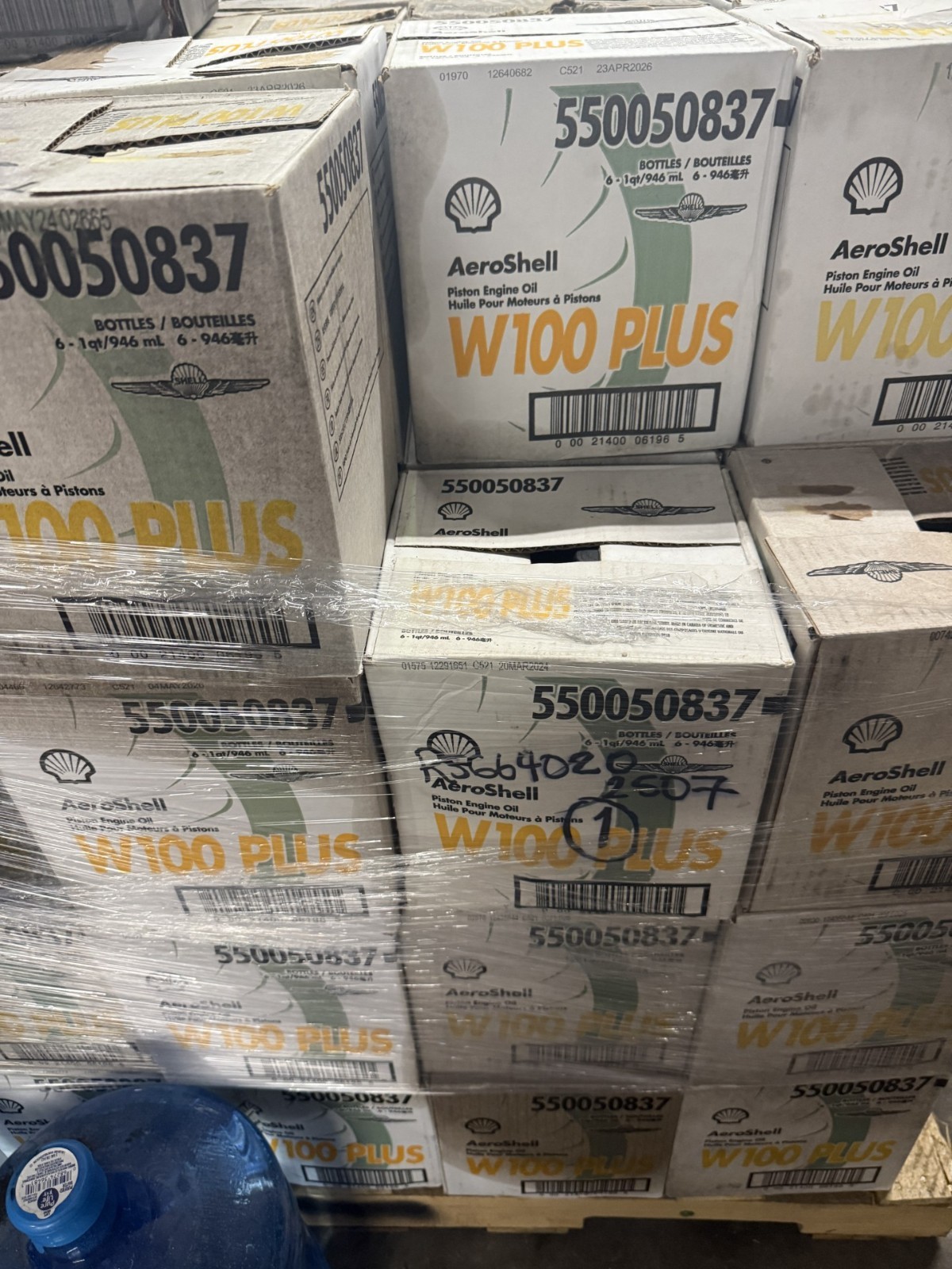 *Sale* Aeroshell W100 Plus 6x1 quarts Not Expired Stained Boxes 550050837 *Sale* Aeroshell W100 Plus 6x1 quarts Not Expired Stained Boxes 550050837